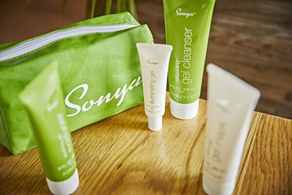 Sonya daily Skincare Kit - set pe masa