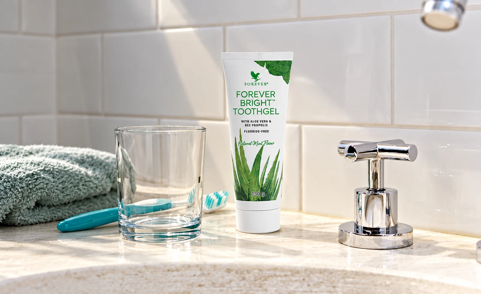Forever Bright Toothgel 130 g Forever Bright Toothgel, pastă de dinți fără fluor cu aloe vera și propolis, pe blatul din baie